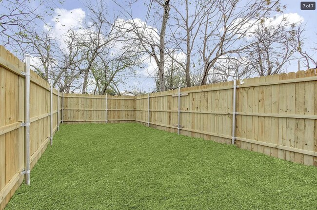 2404 Maryland Ave Dallas, TX 75216 photo 5