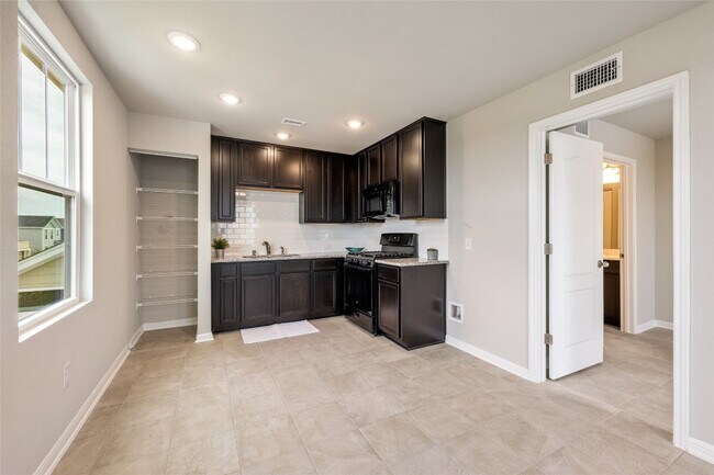 391 Ferrule Dr Kyle, TX 78640 photo 5