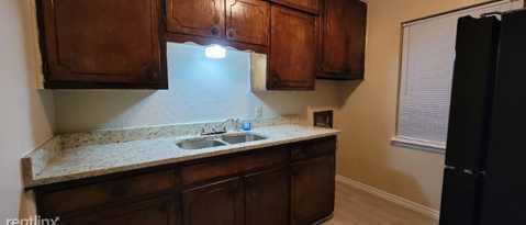 732 North Main Street, Springtown, TX 76082 photo 5