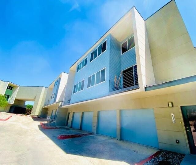 604 N Bluff Dr Austin, TX 78745 photo 2