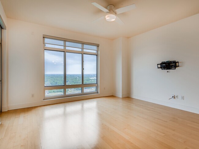 603 Davis St Austin, TX 78701 photo 2