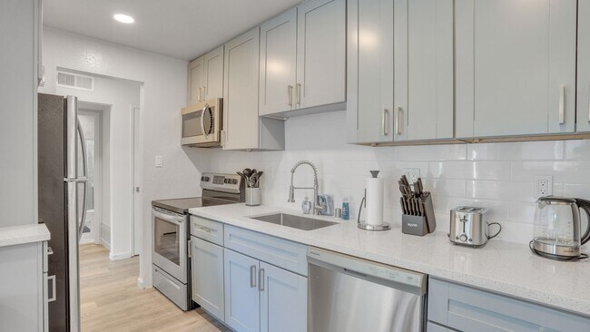 Harrison St Apartments photo 2