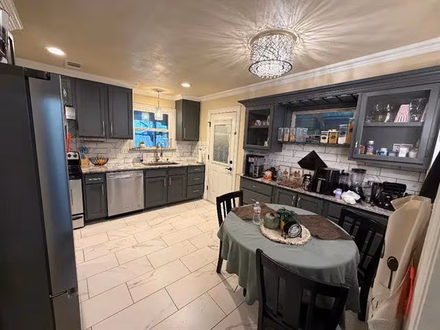 4216 Phoenix Dr Carrollton, TX 75010 photo 5