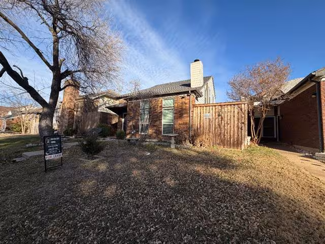 4216 Phoenix Dr Carrollton, TX 75010 photo 2