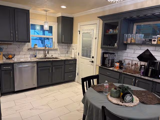 4216 Phoenix Dr Carrollton, TX 75010 photo 4