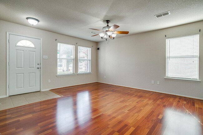 7940 Meadow View Tr Fort Worth, TX 76120 photo 5