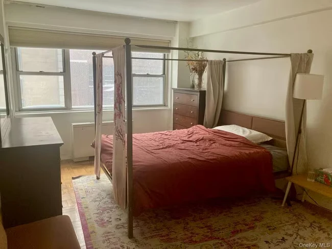 321 E 48th St New York, NY 10017 photo 5