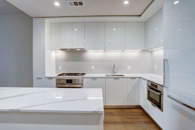 44 East Ave Austin, TX 78701 photo 3