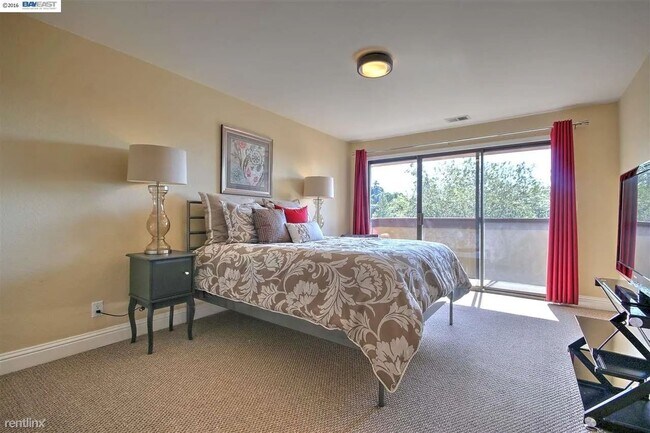 26937 Hayward Boulevard, Hayward, CA 94542 photo 2