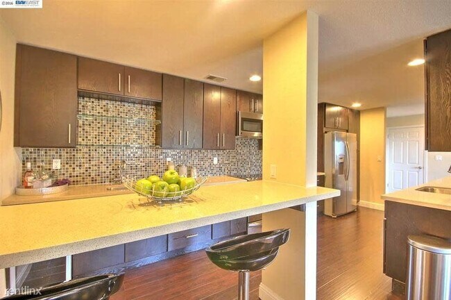 26937 Hayward Boulevard, Hayward, CA 94542 photo 5