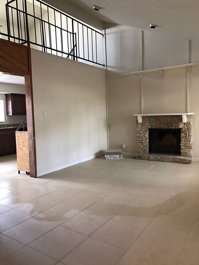 1733 Timberwood Dr Austin, TX 78741 photo 3