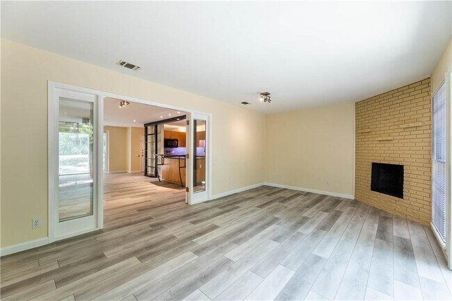 1704 Emilie Ln Austin, TX 78731 photo 5