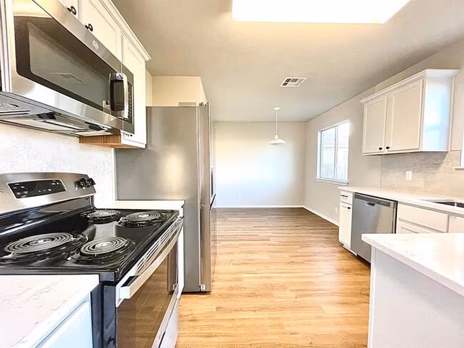 335 Avalanche Ave Georgetown, TX 78626 photo 3