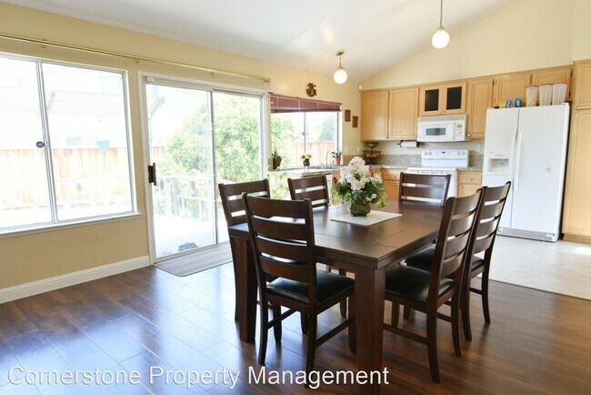 527 Weybridge Dr San Jose, CA 95123 photo 4