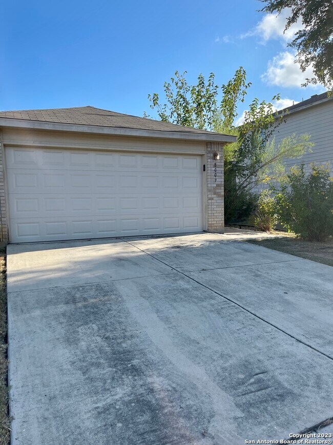 8007 Misty Bluff San Antonio, TX 78249 photo 3