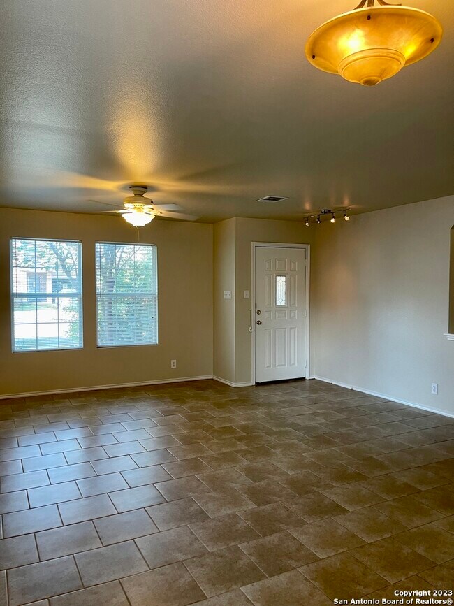 8007 Misty Bluff San Antonio, TX 78249 photo 5