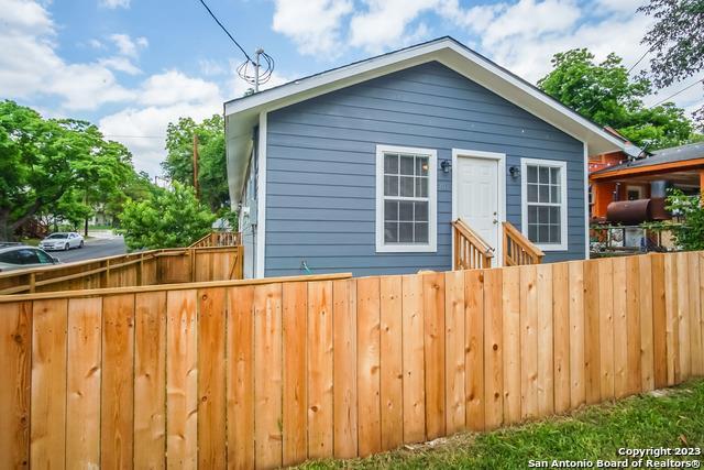 303 Victor St San Antonio, TX 78209 photo 3