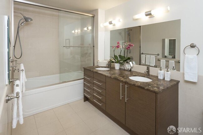 1BR/1BA Apartment on Main Street · San Francisco photo 2