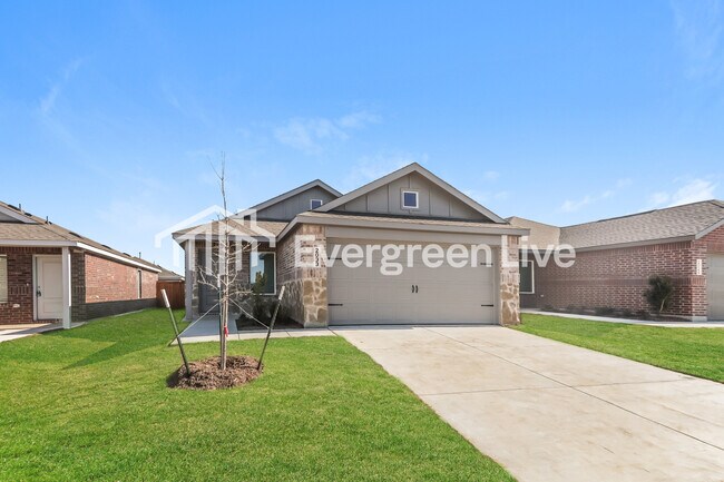 2033 Belgian Dr Aubrey, TX 76227 photo 2