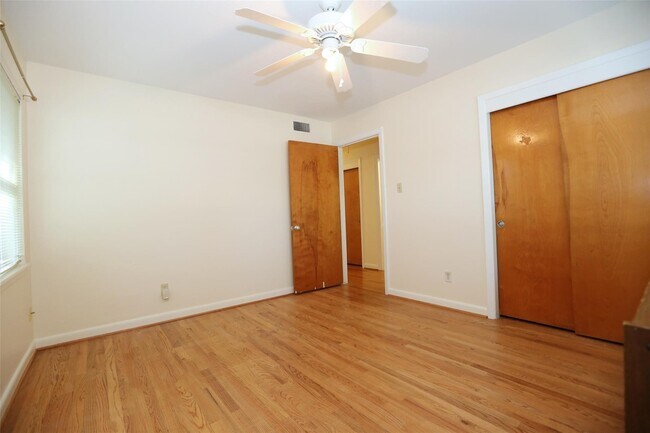 3535 Durhill Street, Houston, TX 77025 photo 5