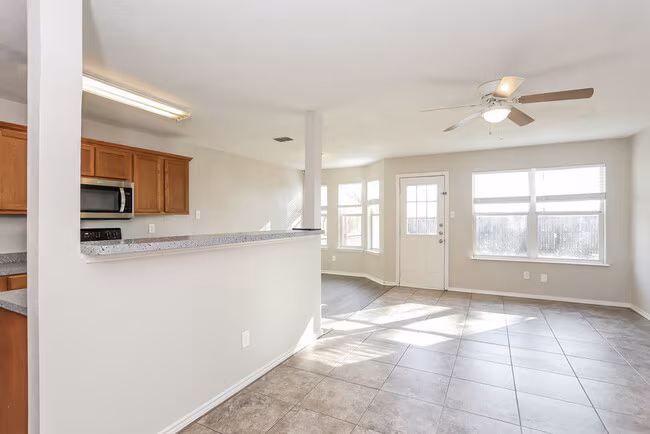 1424 Pine Ln Fort Worth, TX 76140 photo 5