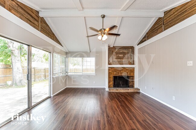 710 Ravencroft Dr Garland, TX 75043 photo 4