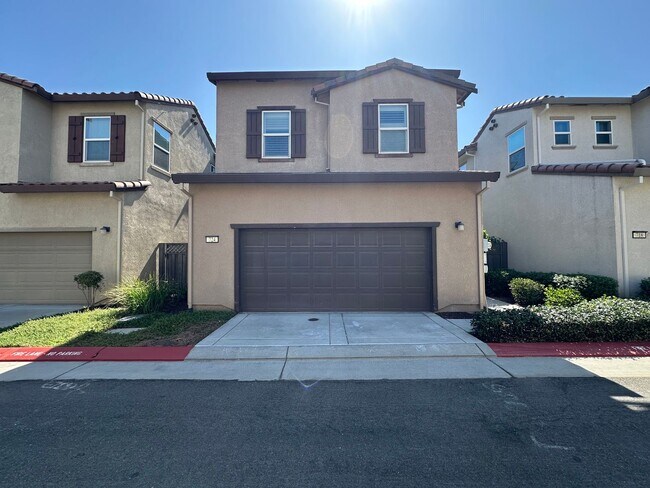 Gorgeous 4 Bedroom, 3 Bath Questa Village photo 3