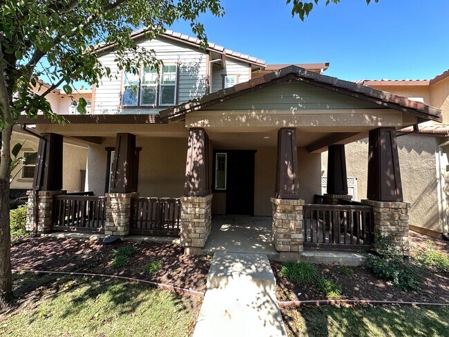 Gorgeous 4 Bedroom, 3 Bath Questa Village