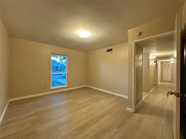 3101 Silverdale Ln Garland, TX 75044 photo 4
