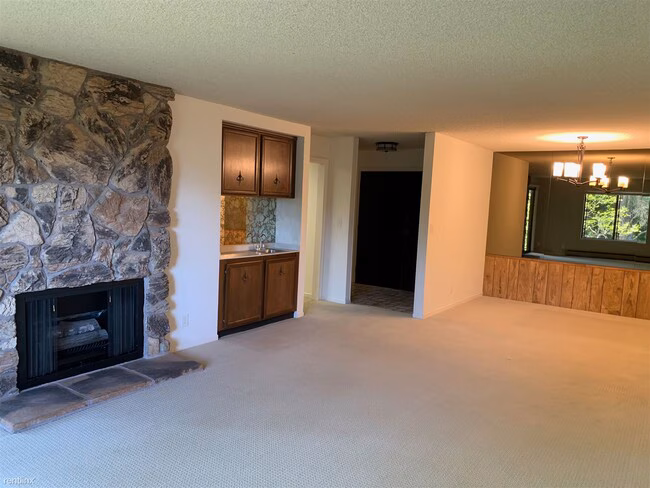 555 Palm Ave Millbrae, CA 94030 photo 3