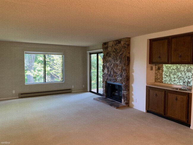 555 Palm Ave Millbrae, CA 94030 photo 2