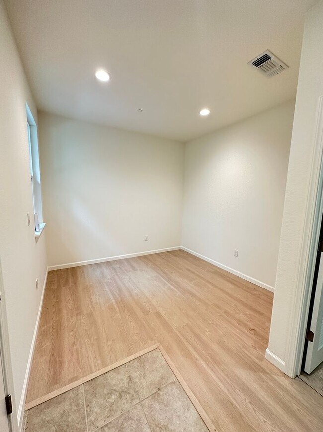 Remodeled Town home in Dublin photo 4