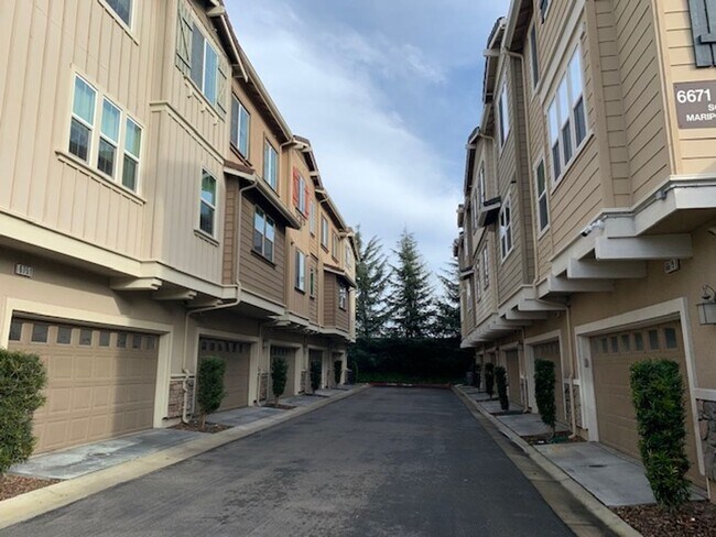 Remodeled Town home in Dublin photo 2