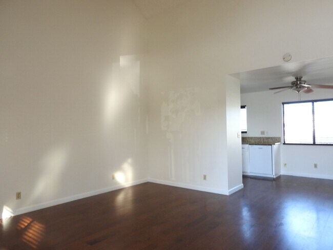 2108 Garnet Ave San Diego, CA 92109 photo 2
