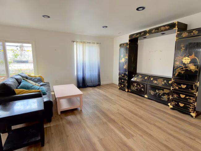 4504 Moraga Ave San Diego, CA 92117 photo 2