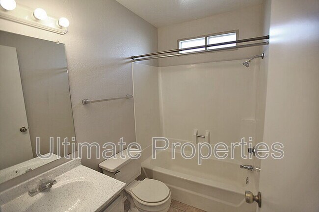 401 W Utopia Rd Phoenix, AZ 85027 photo 4