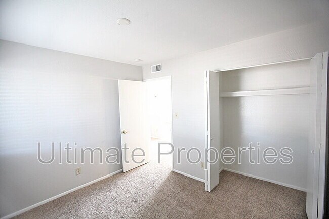401 W Utopia Rd Phoenix, AZ 85027 photo 5