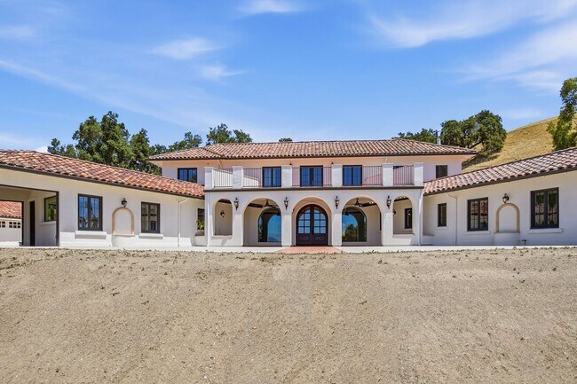 16010 Carey Ln Morgan Hill, CA 95037 photo 2