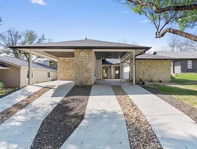 2406 Burleson Ct Austin, TX 78741 photo 2