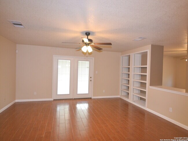 11116 Vollmer Ln San Antonio, TX 78254 photo 5