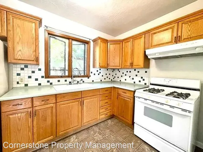 1035 Newhall St San Jose, CA 95126 photo 4