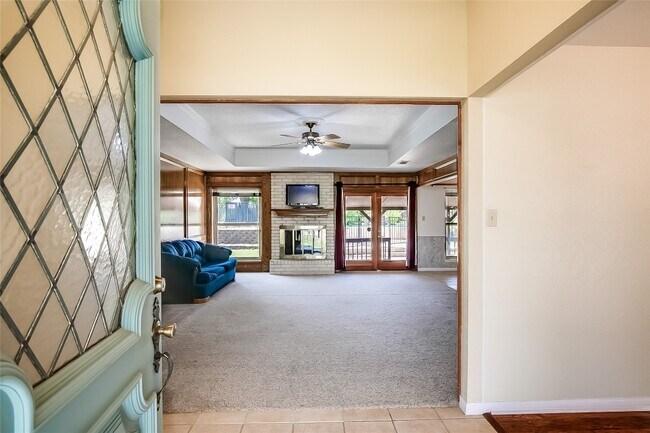 2005 Magic Hill Dr Pflugerville, TX 78660 photo 2