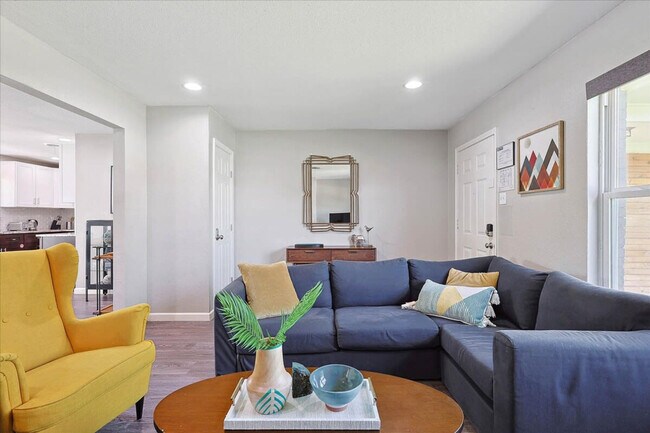 530 E Tyler St Richardson, TX 75081 photo 3