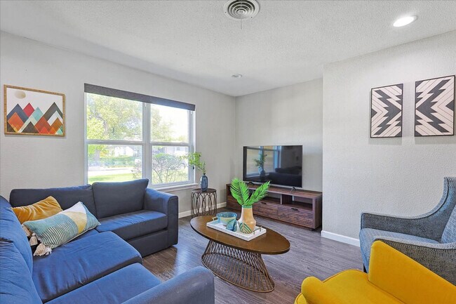 530 E Tyler St Richardson, TX 75081 photo 2