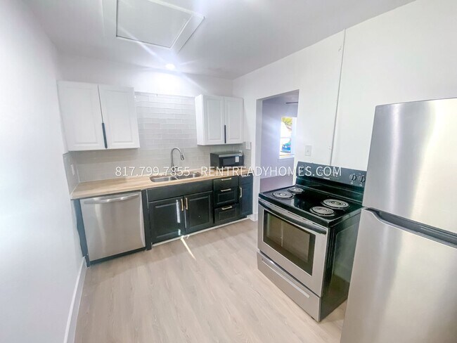 1337 W Bewick St Fort Worth, TX 76110 photo 4