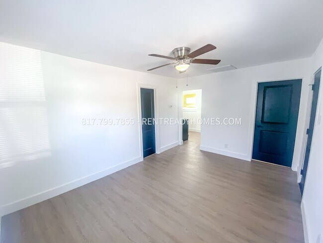 1337 W Bewick St Fort Worth, TX 76110 photo 3