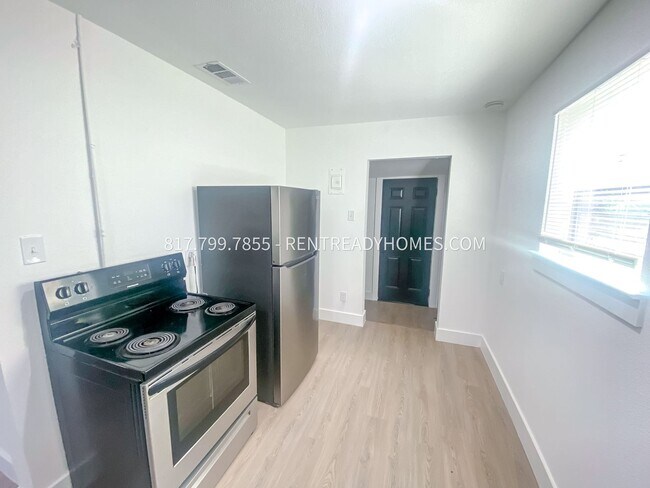 1337 W Bewick St Fort Worth, TX 76110 photo 5