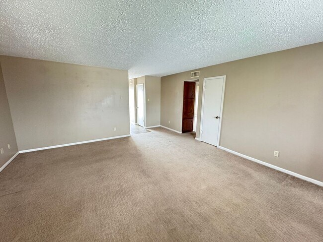 2202 Hunt Dr Killeen, TX 76543 photo 2