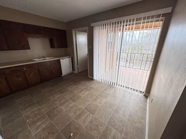 2202 Hunt Dr Killeen, TX 76543 photo 4