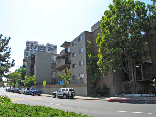 Lakeview Towers photo 2